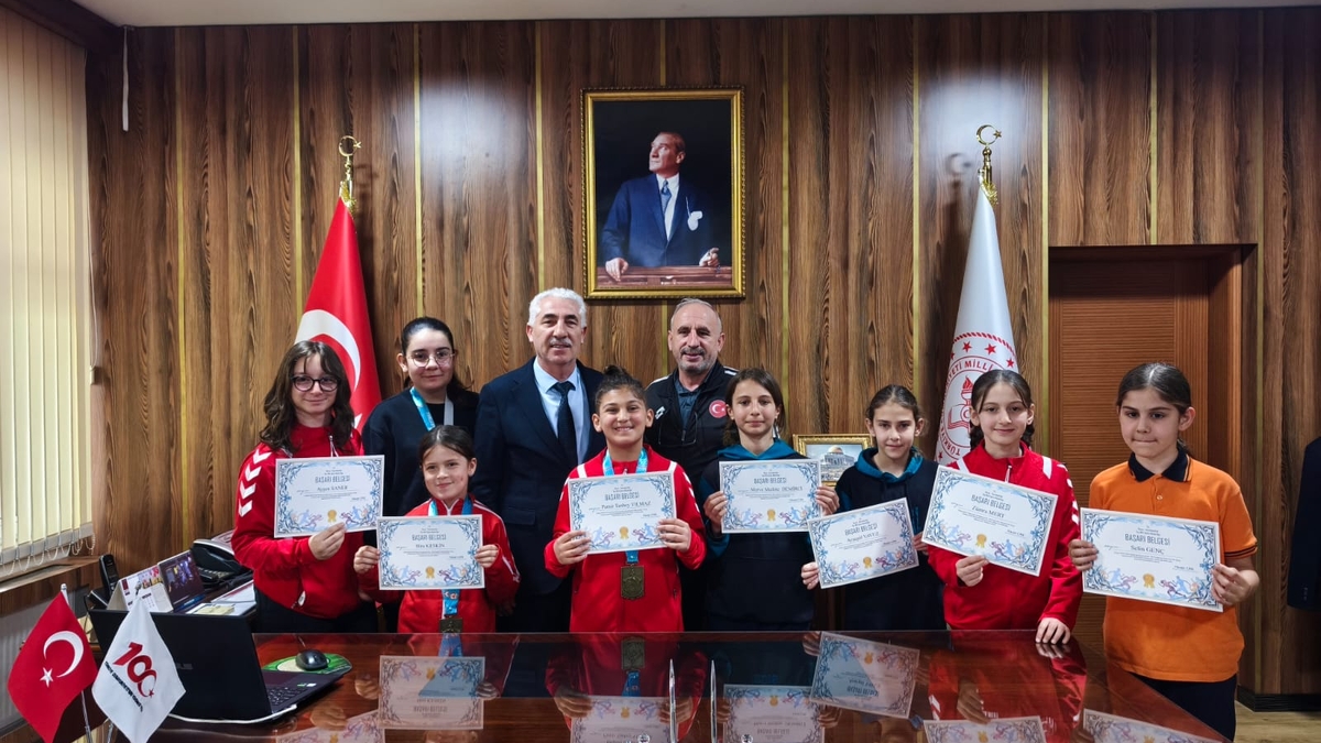 Akyazı’da Şampiyon Karateciler onurlandırıldı