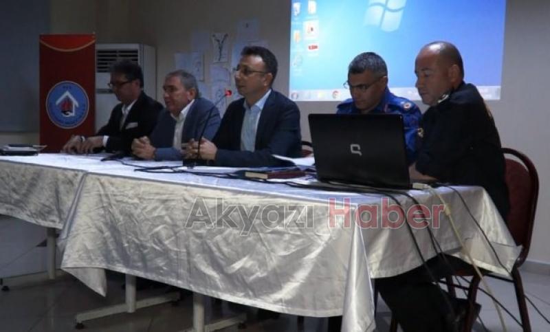 Akyazıda Spor Güvenliği Toplantısı yapıldı Futbolda şiddet masaya yatırıldı