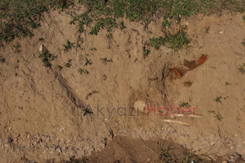 Akyazı'da Tarihi Mezarlar Ortaya Çıktı