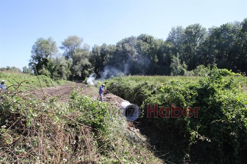 Akyazıda Tarla Yolları, Bakım, Onarım Ve Kanal Temizleme İşlemleri Aralıksız Sürüyor