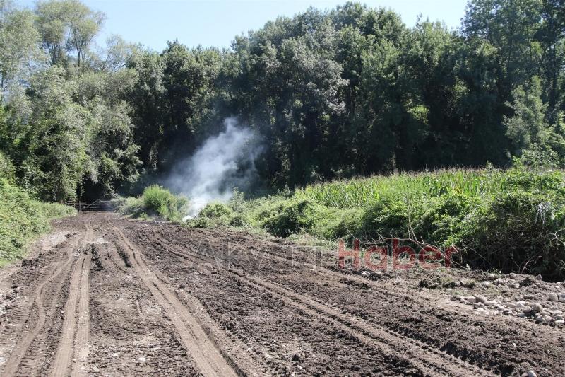 Akyazıda Tarla Yolları, Bakım, Onarım Ve Kanal Temizleme İşlemleri Aralıksız Sürüyor