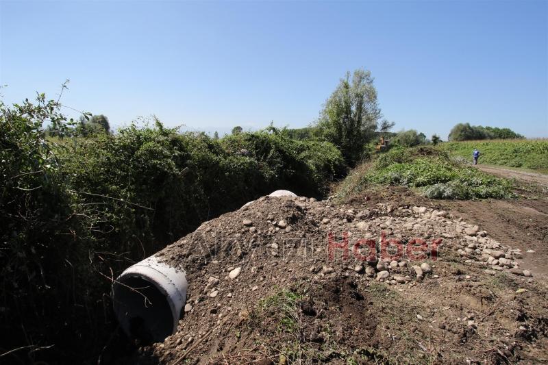 Akyazıda Tarla Yolları, Bakım, Onarım Ve Kanal Temizleme İşlemleri Aralıksız Sürüyor