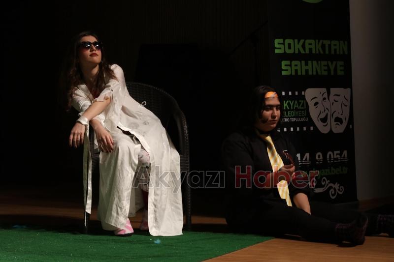 AKYAZI’DA TİYATRO GELENEĞİ DEVAM EDİYOR