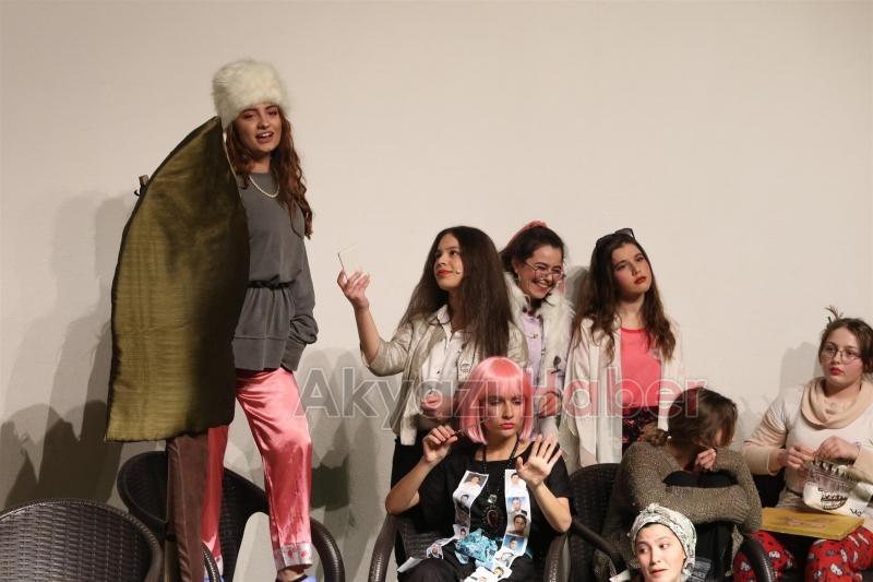 AKYAZI’DA TİYATRO GELENEĞİ DEVAM EDİYOR