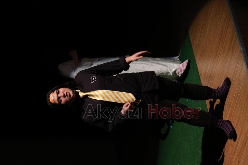 AKYAZI’DA TİYATRO GELENEĞİ DEVAM EDİYOR