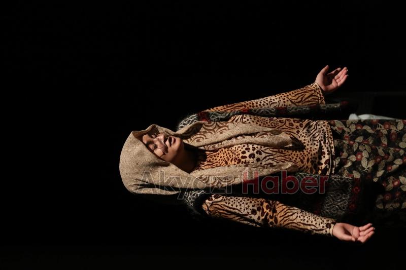 AKYAZI’DA TİYATRO GELENEĞİ DEVAM EDİYOR