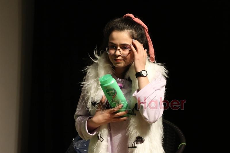 AKYAZI’DA TİYATRO GELENEĞİ DEVAM EDİYOR