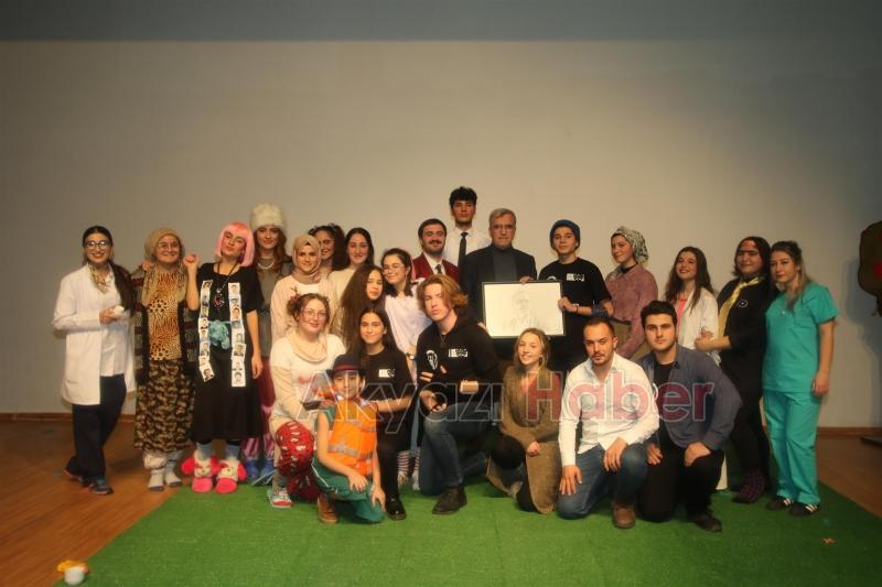 AKYAZI’DA TİYATRO GELENEĞİ DEVAM EDİYOR