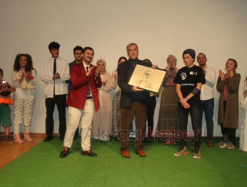 AKYAZI’DA TİYATRO GELENEĞİ DEVAM EDİYOR
