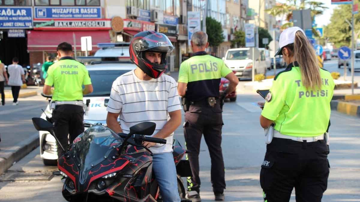 Akyazı’da Trafik Denetimleri Aralıksız Sürüyor