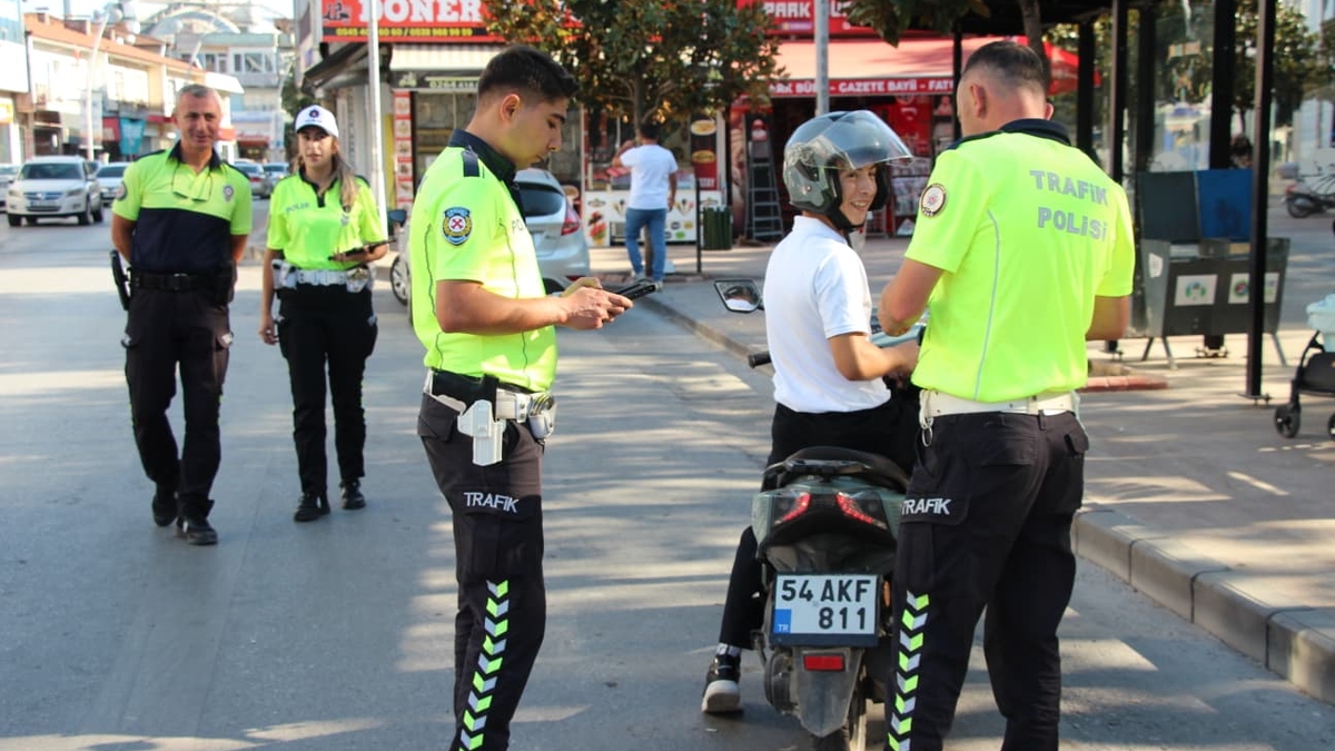 Akyazı’da Trafik Denetimleri Aralıksız Sürüyor