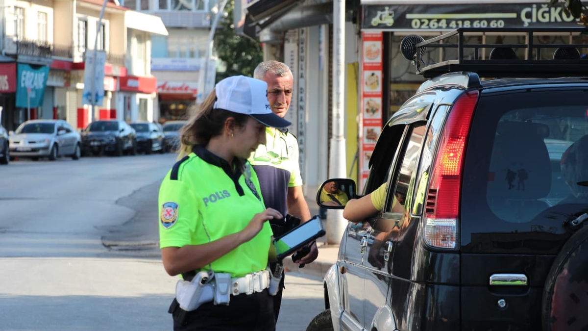 Akyazı’da Trafik Denetimleri Aralıksız Sürüyor