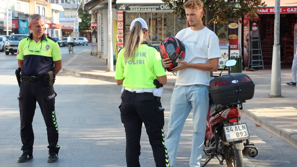 Akyazı’da Trafik Denetimleri Aralıksız Sürüyor