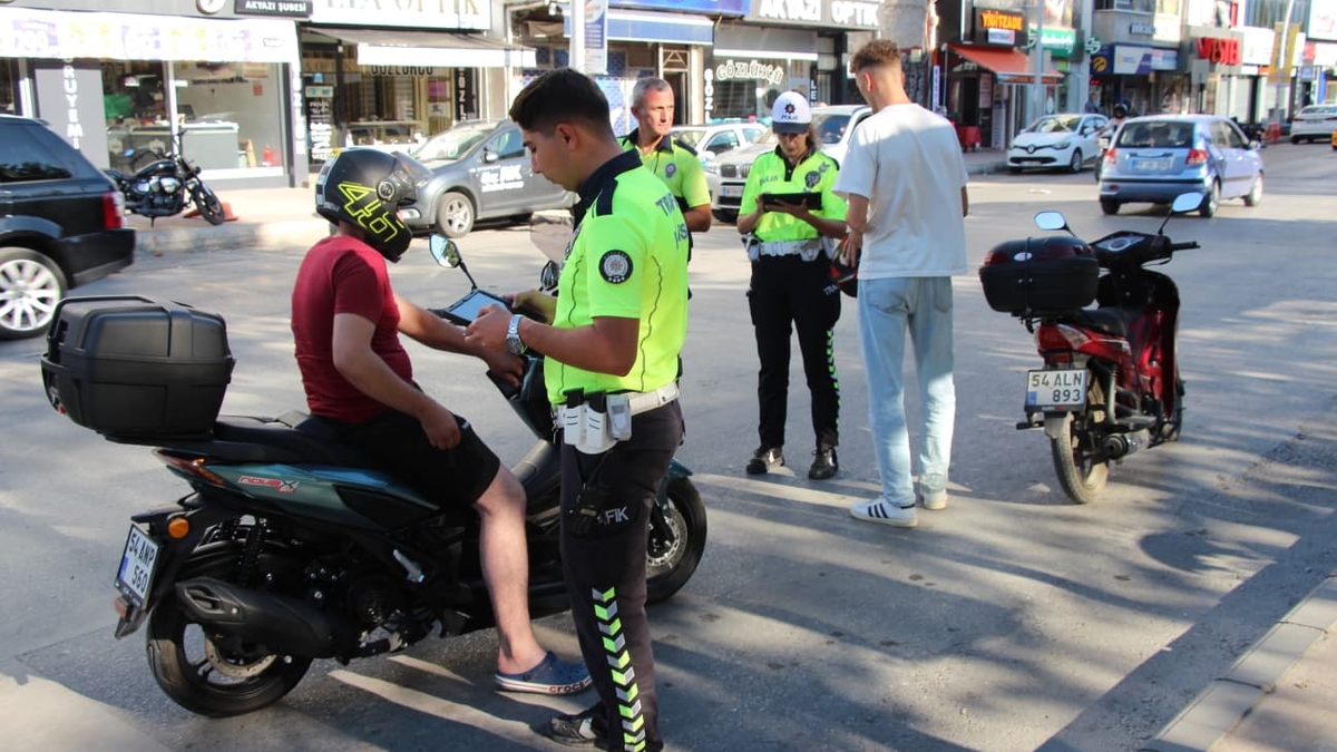 Akyazı’da Trafik Denetimleri Aralıksız Sürüyor