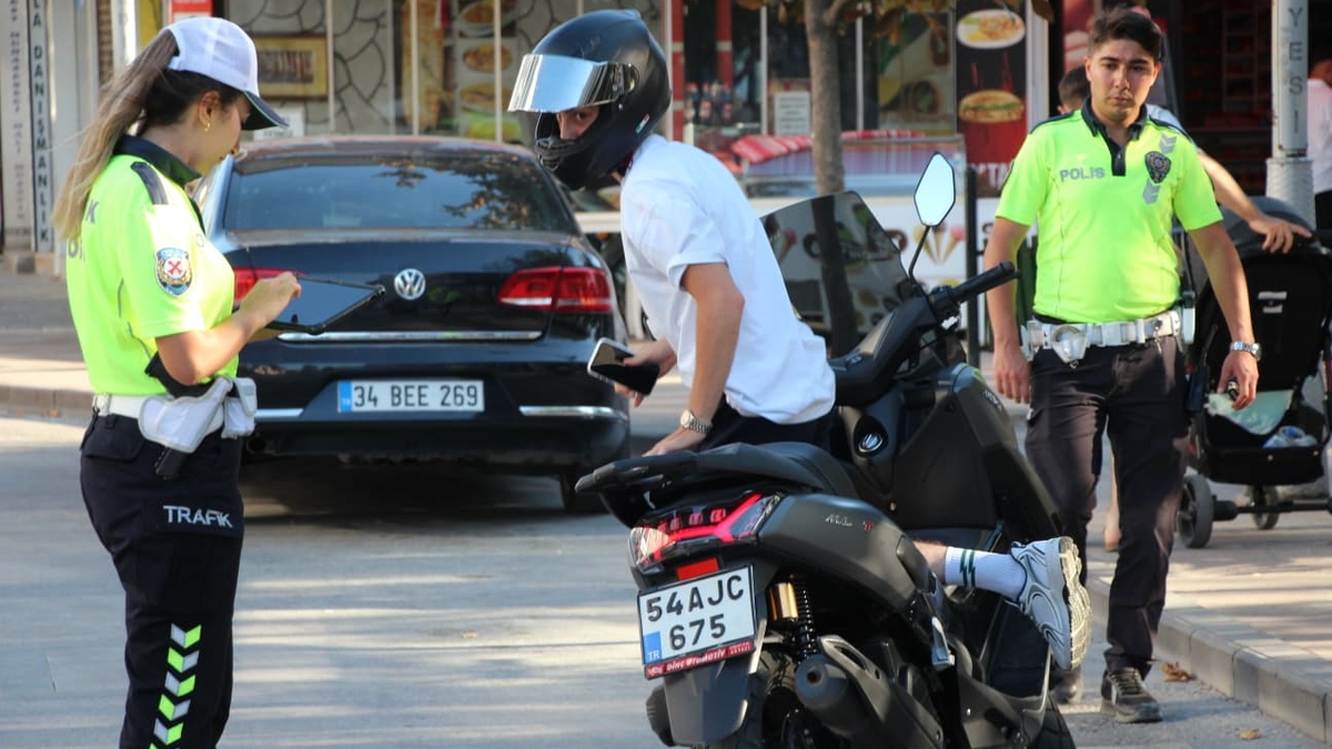 Akyazı’da Trafik Denetimleri Aralıksız Sürüyor