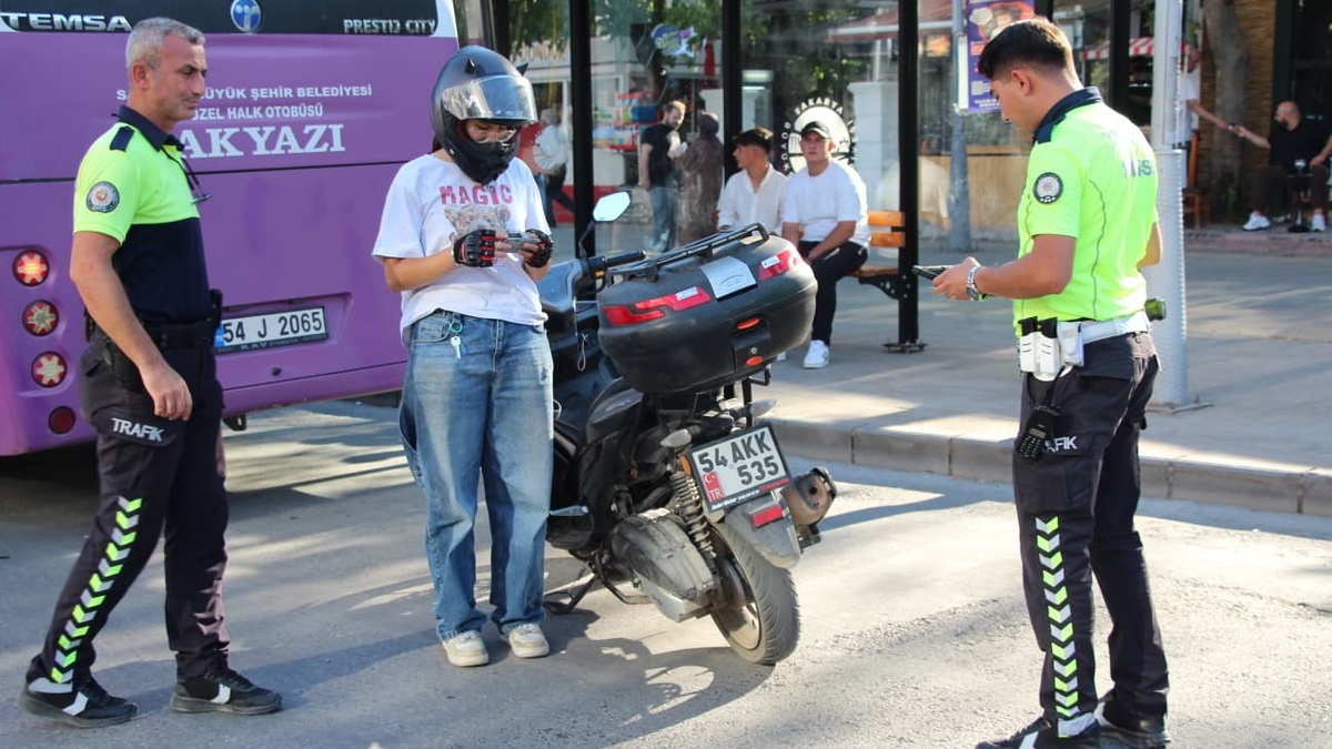 Akyazı’da Trafik Denetimleri Aralıksız Sürüyor