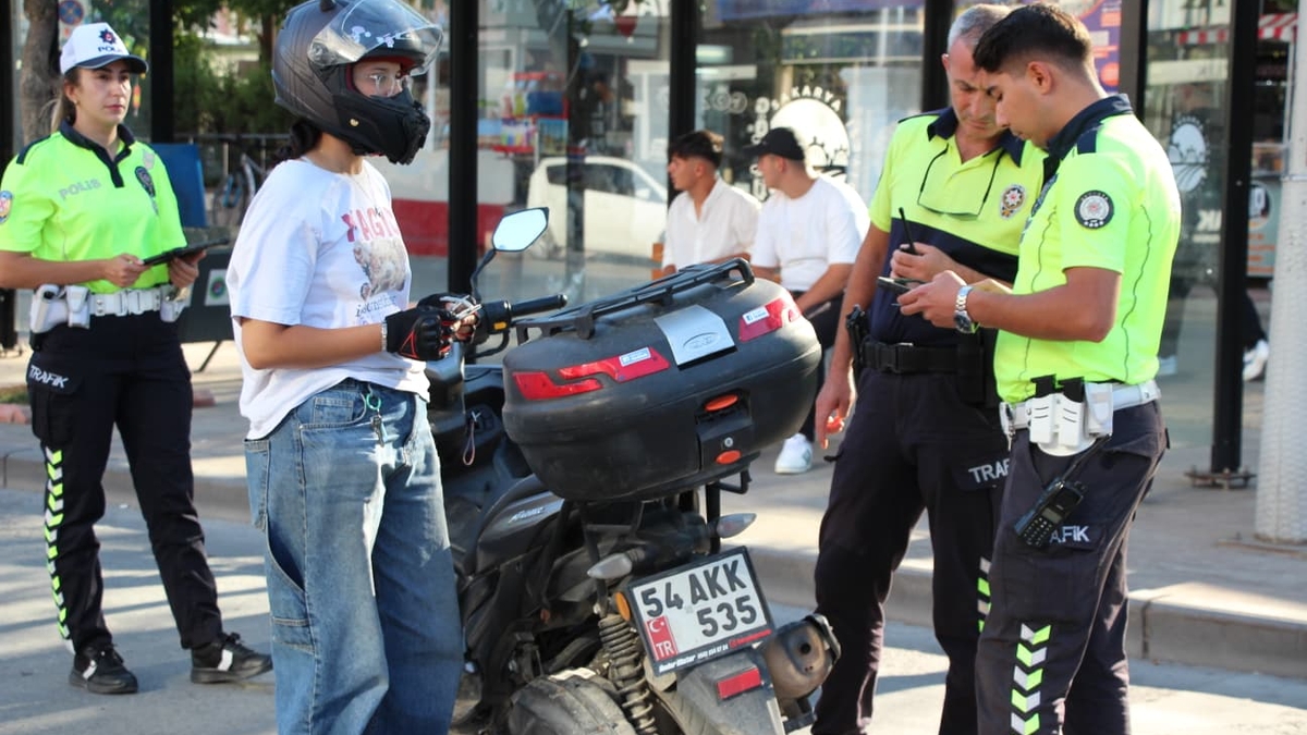 Akyazı’da Trafik Denetimleri Aralıksız Sürüyor