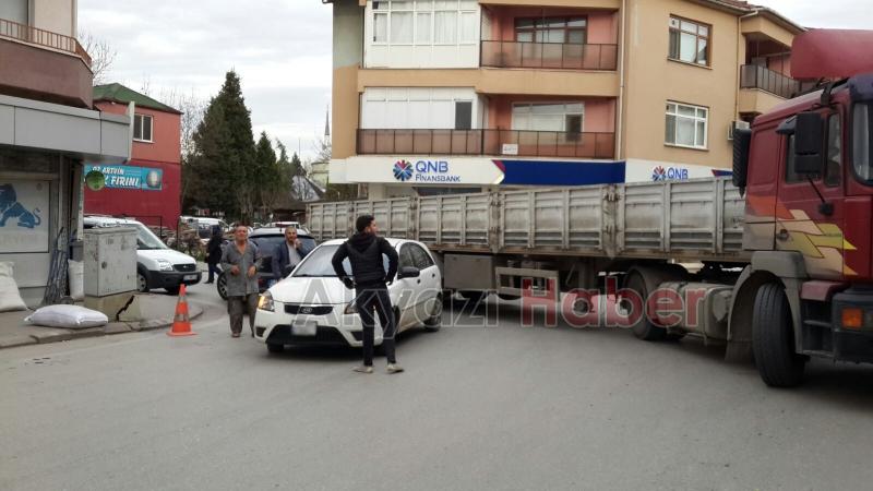 Akyazıda Trafik Rezaleti Sürüyor