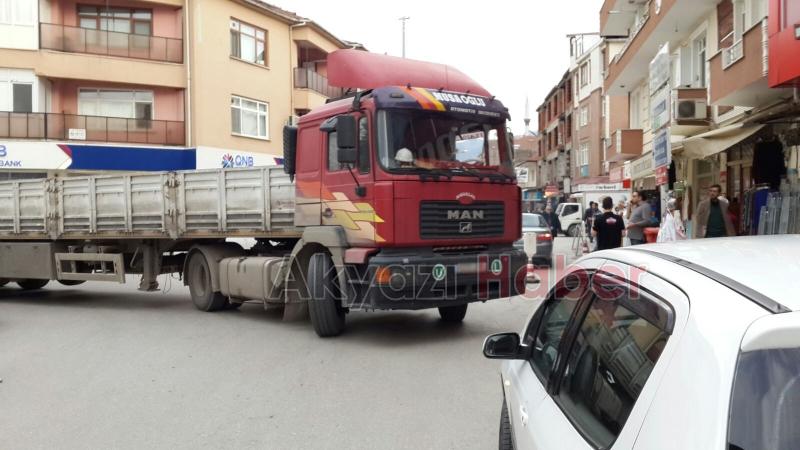 Akyazıda Trafik Rezaleti Sürüyor