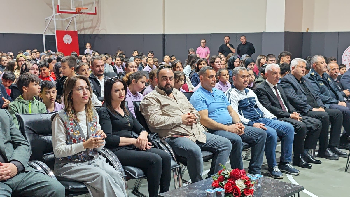 Akyazı’da Türkçe ve kültür şöleni büyük ilgi gördü