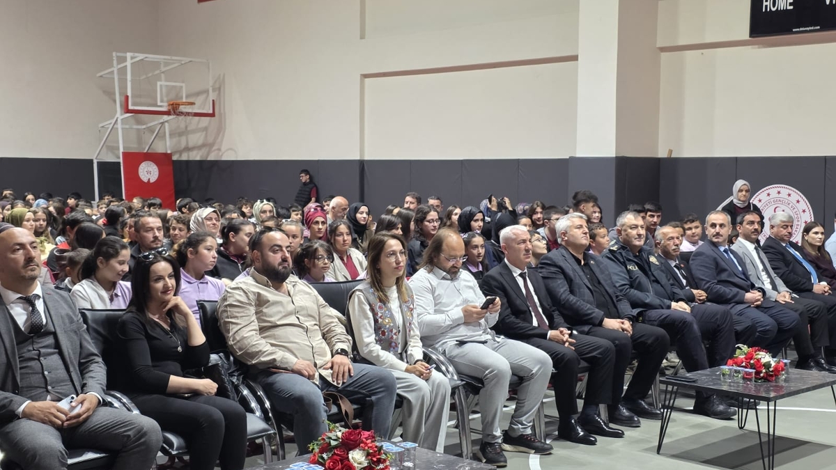 Akyazı’da Türkçe ve kültür şöleni büyük ilgi gördü