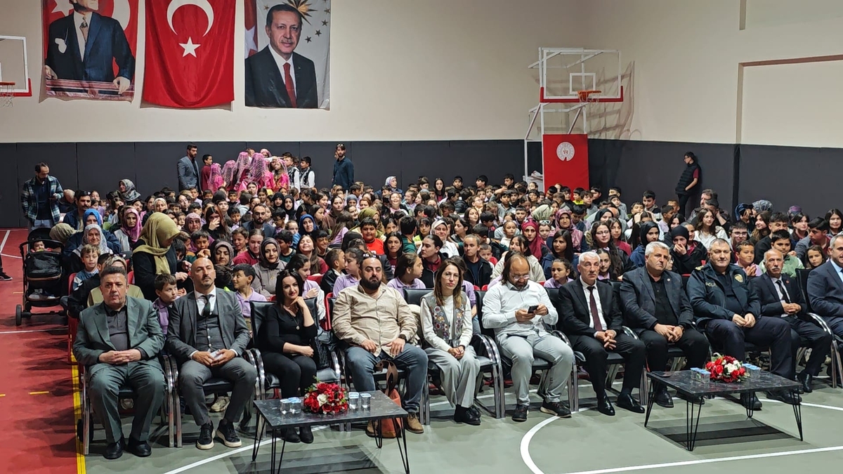 Akyazı’da Türkçe ve kültür şöleni büyük ilgi gördü