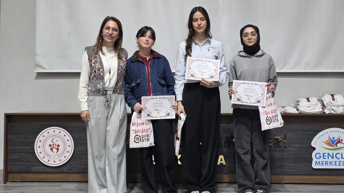 Akyazı’da Türkçe ve kültür şöleni büyük ilgi gördü