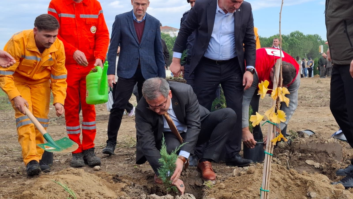 Akyazı’da Yeşil Vatan Seferberliği: 400 Fidan Toprakla Buluştu