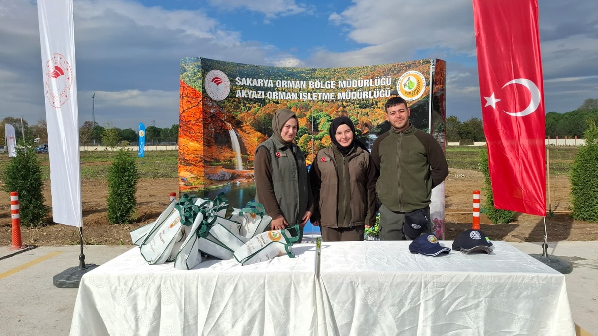 Akyazı’da Yeşil Vatan Seferberliği: 400 Fidan Toprakla Buluştu