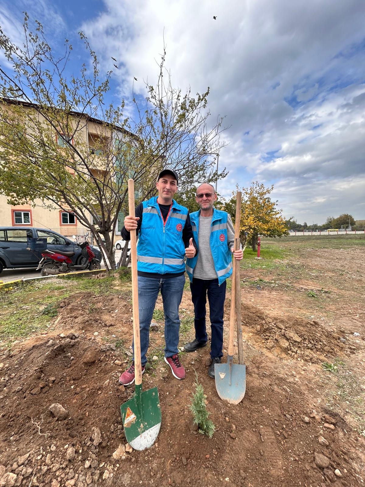 Akyazı’da Yeşil Vatan Seferberliği: 400 Fidan Toprakla Buluştu