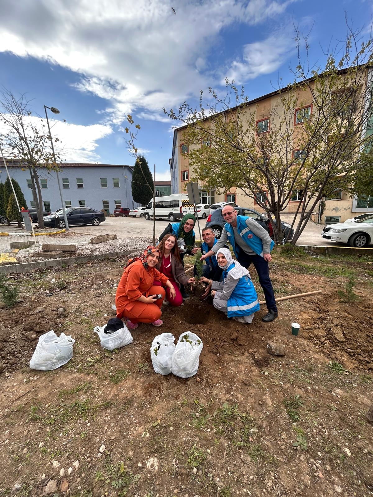 Akyazı’da Yeşil Vatan Seferberliği: 400 Fidan Toprakla Buluştu