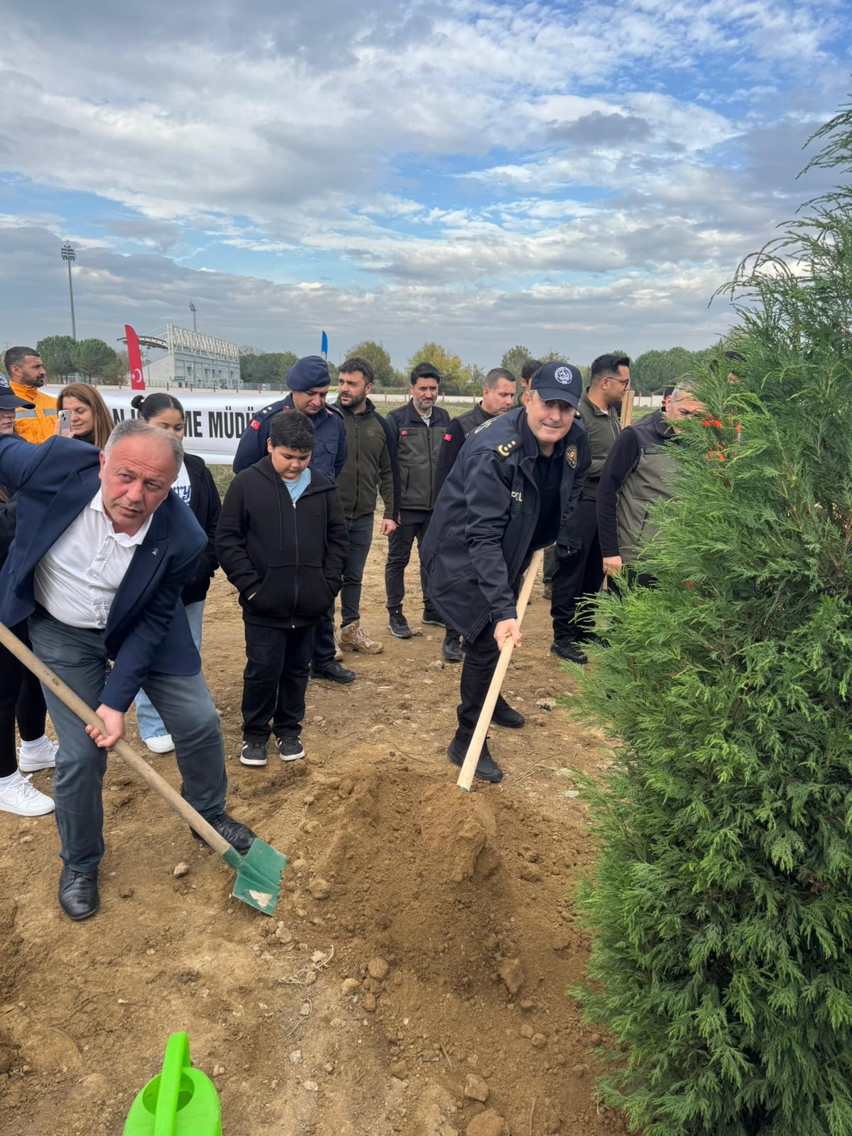 Akyazı’da Yeşil Vatan Seferberliği: 400 Fidan Toprakla Buluştu