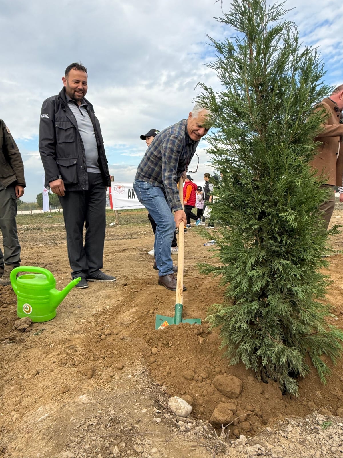 Akyazı’da Yeşil Vatan Seferberliği: 400 Fidan Toprakla Buluştu