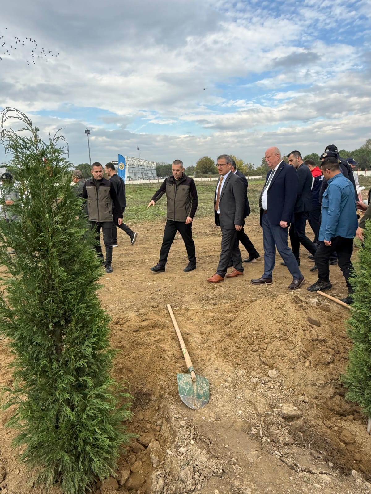 Akyazı’da Yeşil Vatan Seferberliği: 400 Fidan Toprakla Buluştu