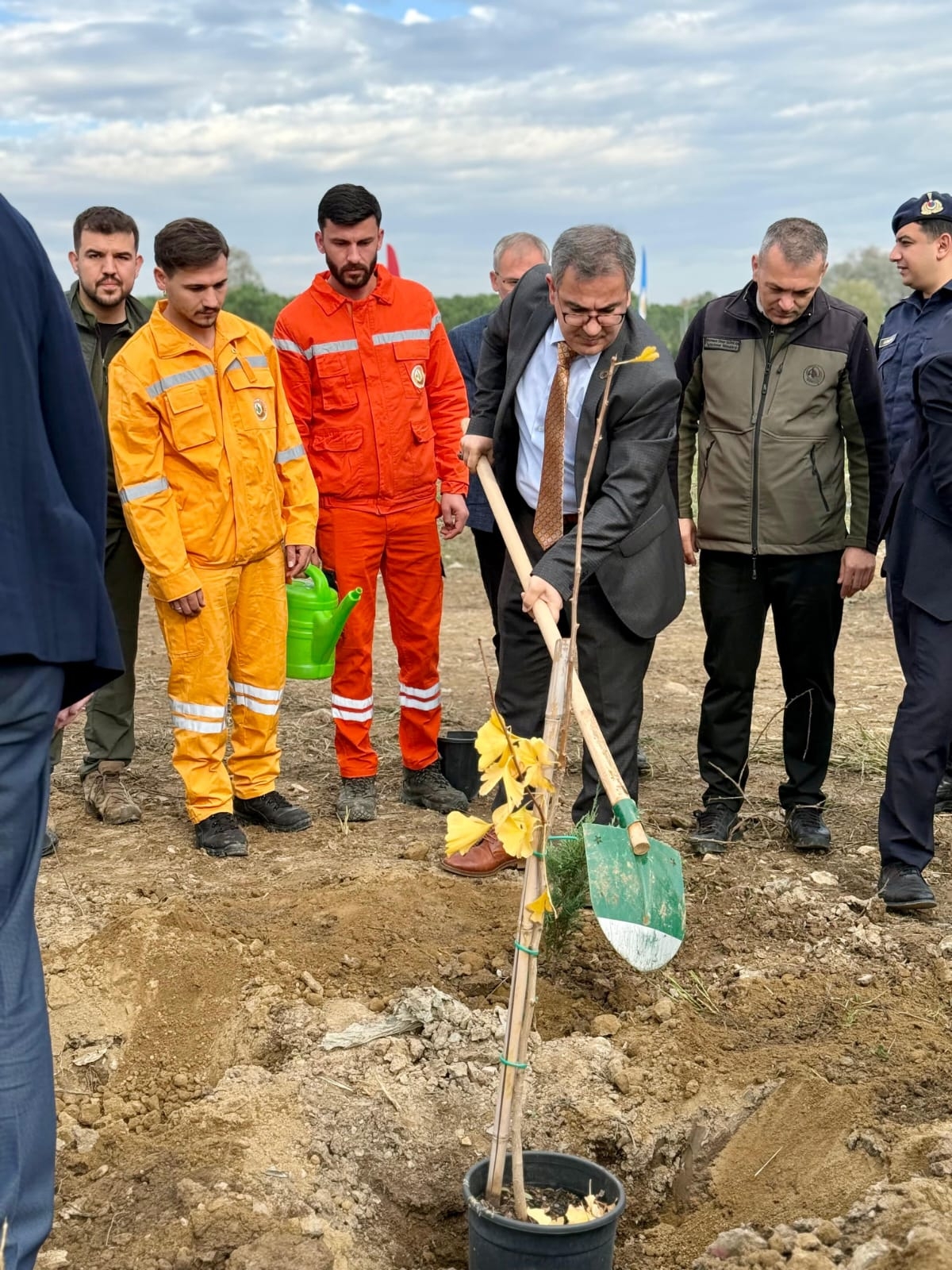 Akyazı’da Yeşil Vatan Seferberliği: 400 Fidan Toprakla Buluştu