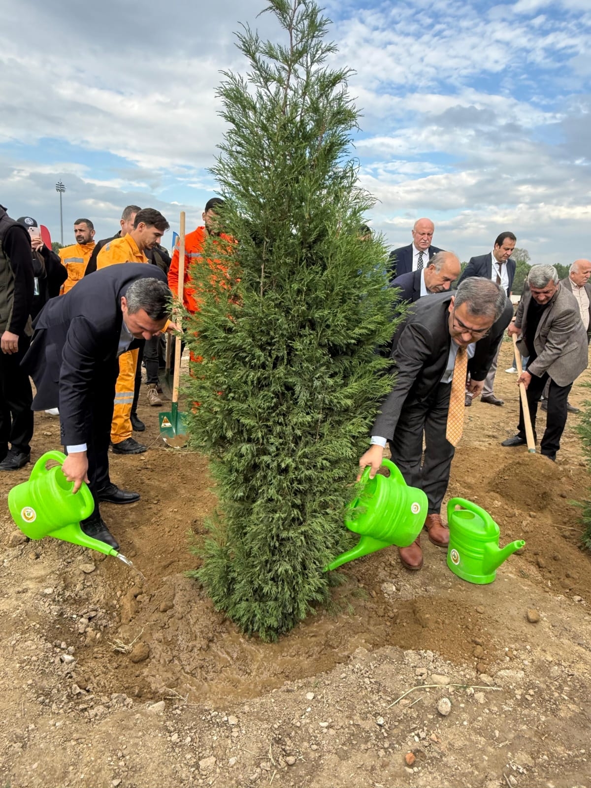 Akyazı’da Yeşil Vatan Seferberliği: 400 Fidan Toprakla Buluştu