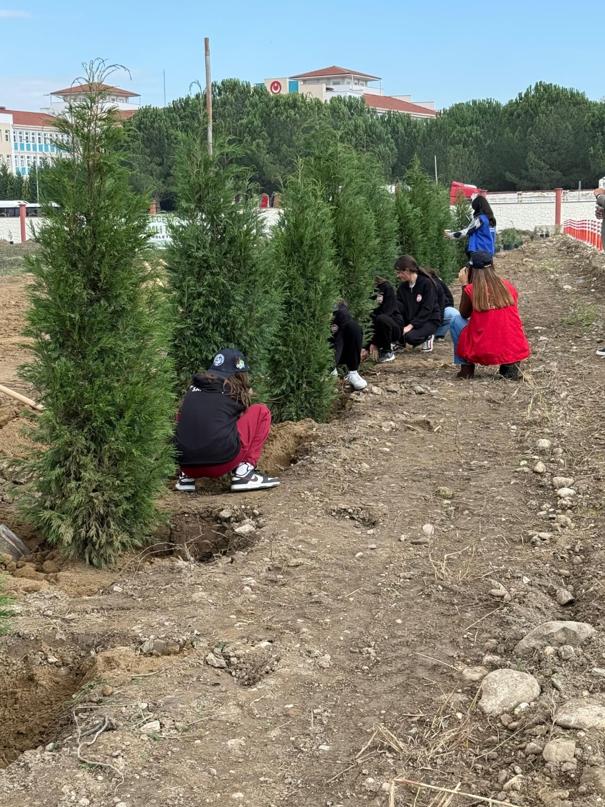 Akyazı’da Yeşil Vatan Seferberliği: 400 Fidan Toprakla Buluştu