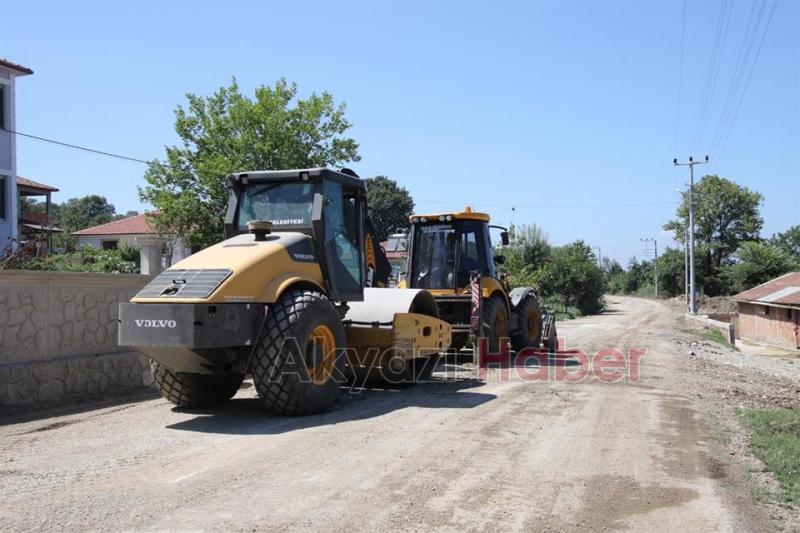 AKYAZIDA YOLLAR SICAK ASFALT İLE BULUŞTU