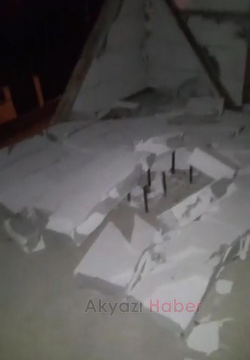 Akyazıdaki Lodos 2 katlı evin çatısını uçurdu