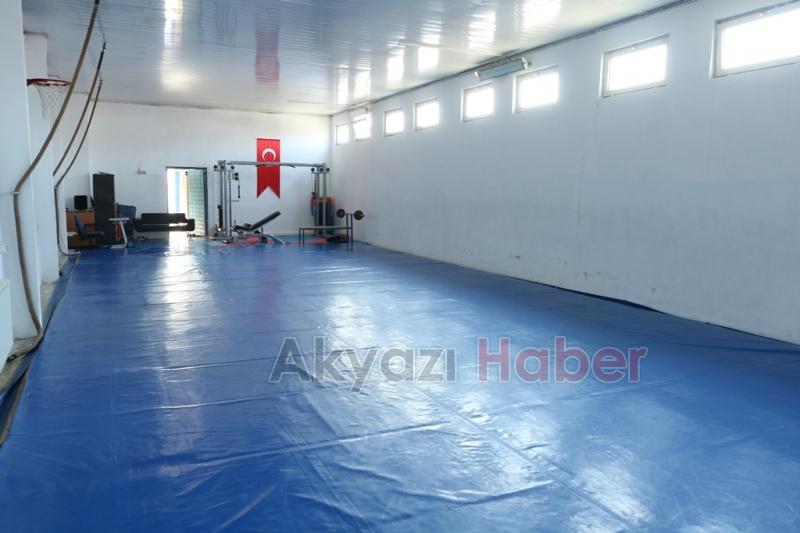 Akyazıdaki Spor Tesislerine  Bakım ve Onarım Yapıldı 