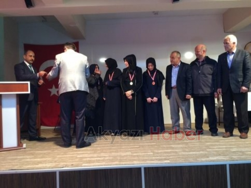 Akyazı İmam Hatip Lisesi Bilgi Yarışmasında Birinci Oldu