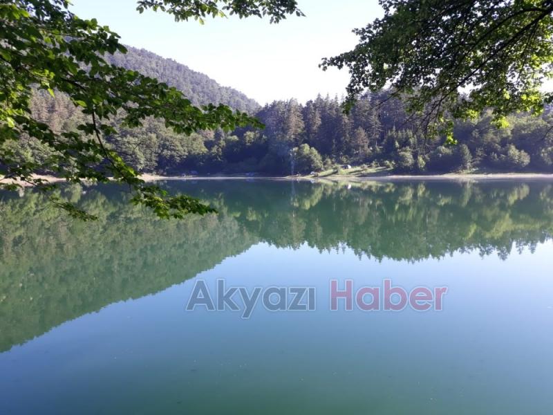 Akyazılı Balıkçılar Sülüklü Göl'de ağları topladı