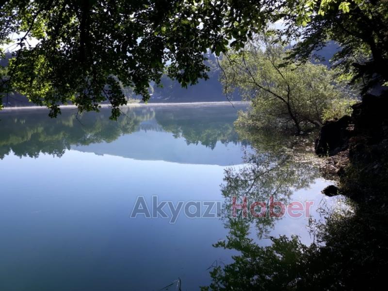 Akyazılı Balıkçılar Sülüklü Göl'de ağları topladı