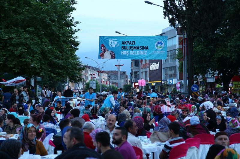 Akyazılı binler gönül sofralarında buluştu