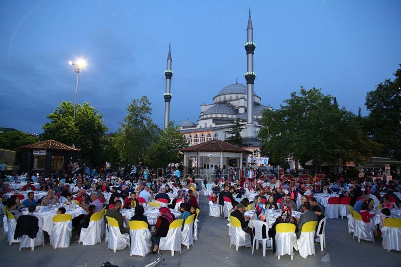 Akyazılı binler gönül sofralarında buluştu