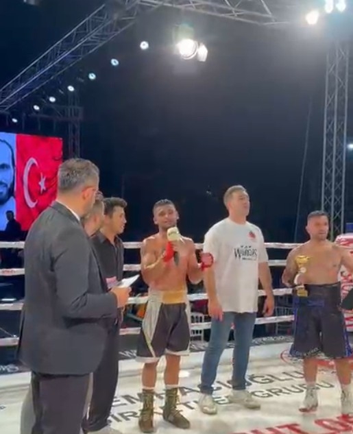 Akyazılı boksör Mustafa Bozan gururlandırdı