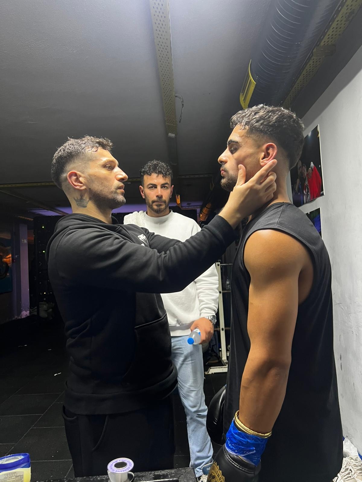 Akyazılı boksör ringin tozunu attırıyor
