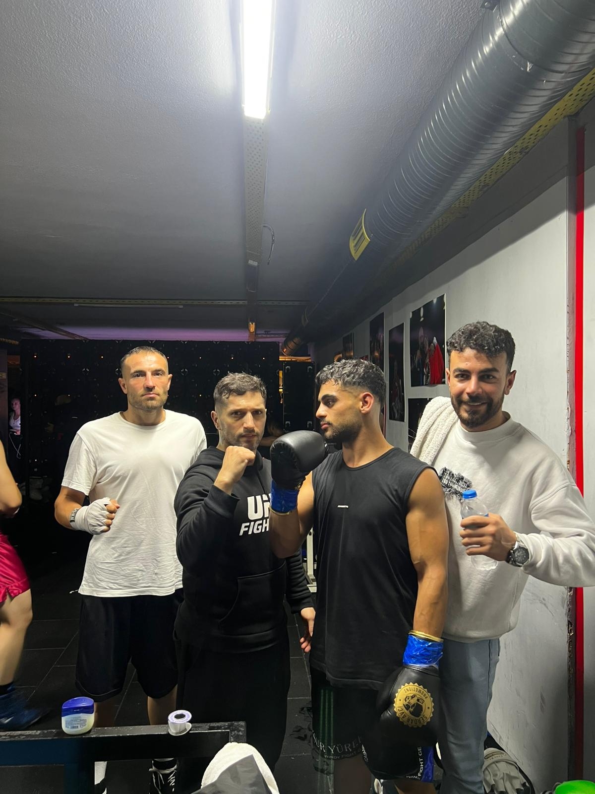 Akyazılı boksör ringin tozunu attırıyor