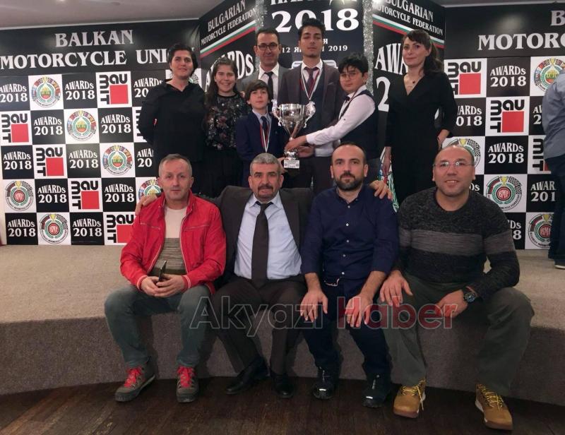 Akyazılı Emirhan Doğu Avrupada madalyasını aldı