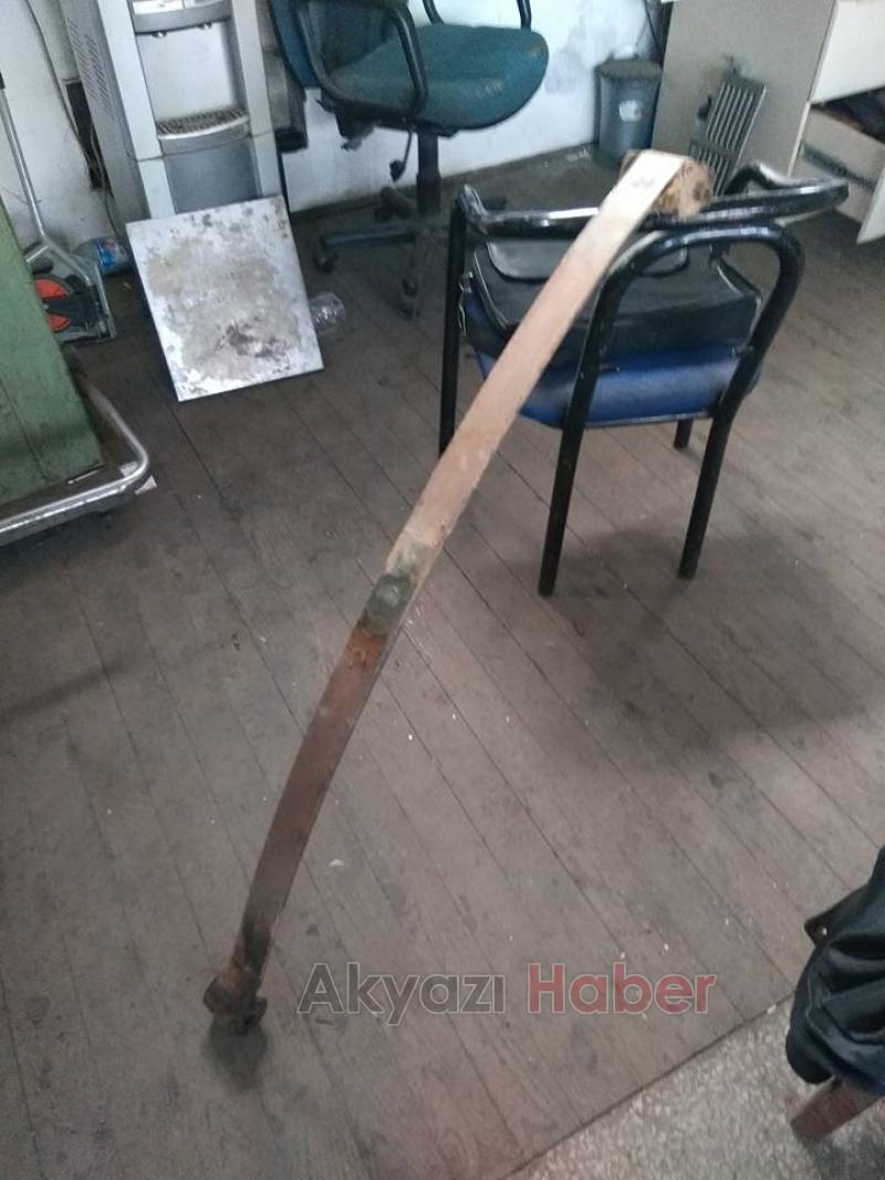 Akyazılı Esnaf Kamyon Makasından Yay Yaptı